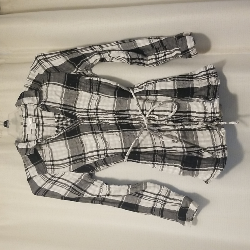Motherhood Maternity Black and white flannel with waist tie size Medium